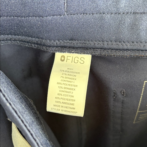 Women’s Figs Zamora Jogger Scrubs - Navy - broken cargo pocket zipper - SP - Picture 5 of 9